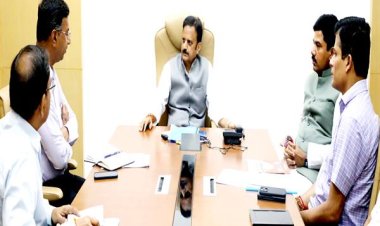 विकास कार्यों को जन-जन तक पहुँचाये : मंत्री श्री शुक्ल