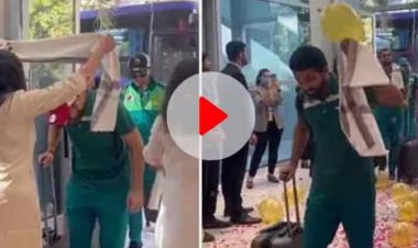 Watch: अहमदाबाद में गुजराती डांस के साथ जमकर बरसाए गए फूल, पाकिस्तानी टीम के स्वागत को लेकर मचा बवाल