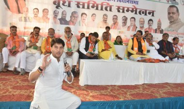 हर कार्यकर्ता को प्रधानमंत्री नरेंद्र मोदी की तरह दिन-रात एक करना होगा :- केन्द्रीय मंत्री ज्योतिरादित्य सिंधिया