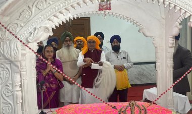 मुख्यमंत्री श्री शिवराज सिंह चौहान ने प्रकाश पर्व पर उमरिया के गुरुद्वारे में मत्था टेका