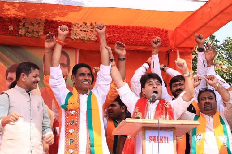 अस्पताल थे पर डॉक्टर नहीं, स्कूल थे-शिक्षक नहीं :- केंद्रीय मंत्री श्री ज्योतिरादित्य सिंधिया