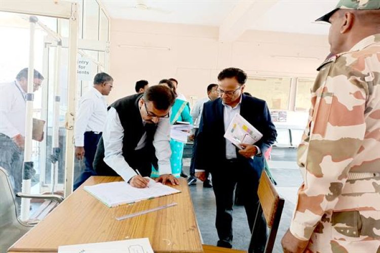 मुख्य निर्वाचन पदाधिकारी श्री राजन ने रायसेन एवं विदिशा में मतगणना की तैयारियों का आकस्मिक निरीक्षण किया