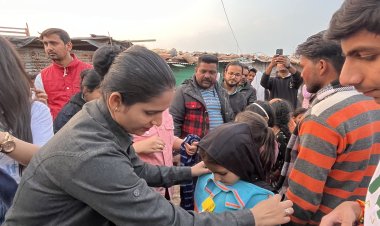 गरीब बच्‍चों को बांटे गर्म कपड़े