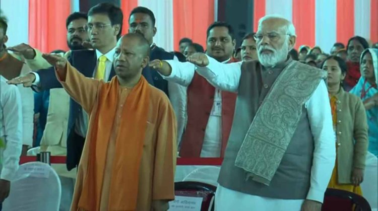 प्रधानमंत्री ने उत्तर प्रदेश के वाराणसी में विकसित भारत संकल्प यात्रा (शहरी) में भाग लिया