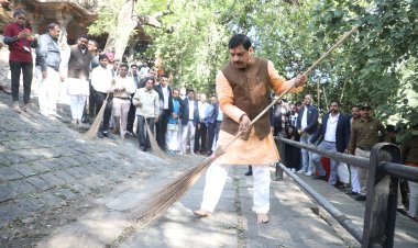 मुख्यमंत्री डॉ मोहन यादव ने उज्जैन के श्री राम जनार्दन मंदिर पहुंचकर दर्शन पूजन किए और प्रदेश के सुख समृद्धि की कामना की।
