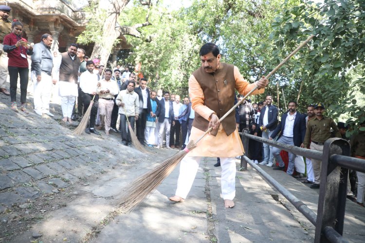 मुख्यमंत्री डॉ मोहन यादव ने उज्जैन के श्री राम जनार्दन मंदिर पहुंचकर दर्शन पूजन किए और प्रदेश के सुख समृद्धि की कामना की।