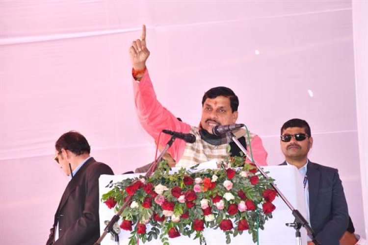 Chanakya  कमेंट  ईमेल  प्रिंट  English      सभी प्रकार की सुविधाएँ गरीब तक पहुंचाने की गारंटी है विकसित भारत संकल्प यात्रा : डॉ. यादव