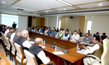 गुणवत्ता और सुरक्षा का विशेष ध्यान रखते हुए समय-सीमा में पूर्ण की जाए निर्माणाधीन परियोजनायें : मंत्री श्री सिंह