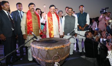 मुख्यमंत्री डॉ. मोहन यादव ने मंगलवार को कला और संस्कृति के केन्द्र, वैश्विक पर्यटन स्थल खजुराहो में आयोजित 50वें ’नृत्य समारोह’ का शुभारंभ किया