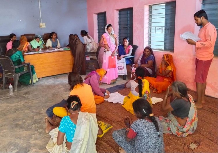 रायपुर : घर-घर सर्वे करके महतारी वंदन योजना का भरवाया जा रहा फॉर्म