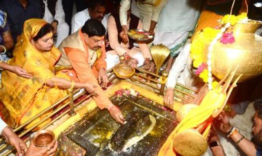 मुख्यमंत्री डॉ.यादव ने महाशिवरात्रि पर उज्जैन जिले के दंगवाड़ा में बोरेश्वर महादेव का लिया आशीर्वाद