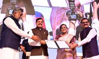 मुख्यमंत्री डॉ. मोहन यादव एवं प्रदेश अध्यक्ष श्री विष्णुदत्त शर्मा ने ‘नियुक्ति-पत्रों का वितरण’ एवं पुलिस कर्मियों के उत्कृष्ट कार्यों के लिए क्रमपूर्व पदोन्नति प्रदान की