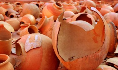 Sonipat News: पानी की किल्लत से परेशान ग्रामीणों ने मटके फोड़कर किया प्रदर्शन