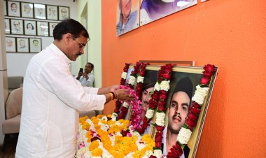 भाजपा प्रदेश अध्यक्ष एवं संगठन महामंत्री ने शहीद दिवस के अवसर पर महान स्वतंत्रता संग्राम सेनानी भगत सिंह, राजगुरु और सुखदेव को श्रद्धांसुमन अर्पित किये