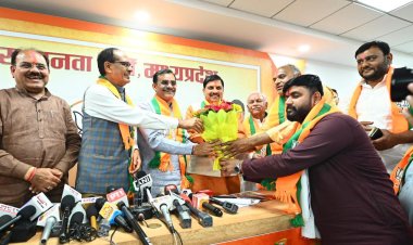 विदिशा के कांग्रेस के पूर्व विधायक श्री शंशाक भार्गव के साथ कई वरिष्ठ नेता सहित नर्मदापुरम, नरसिंहपुर एवं रायसेन के  कांग्रेस पदाधिकारियों  भाजपा सदस्यता ग्रहण की