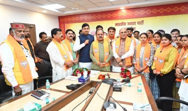 प्रदेश महामंत्री, वरिष्ठ नेता एवं प्रदेश मीडिया प्रभारी के समक्ष कांग्रेस के पूर्व जिला महामंत्री श्री समीर जायसवाल भाजपा में हुए शामिल