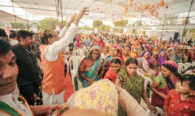 पूर्व मुख्यमंत्री श्री शिवराज सिंह चौहान ने कहा कि प्रधानमंत्री जी को सबसे सुंदर और खिला हुआ कमल भेंट करेगी बुधनी