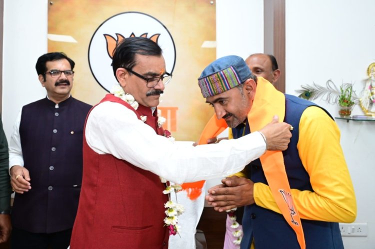 पन्ना जिले के कांग्रेस आईएनसीआर प्रकोष्ठ के जिला अध्यक्ष एवं 5 सरपंचों ने भारतीय जनता पार्टी  सदस्यता ली