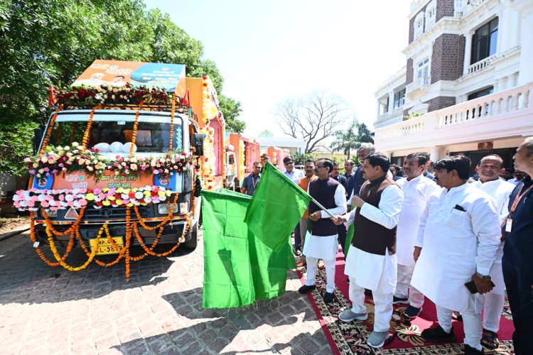 मुख्यमंत्री डॉ. मोहन यादव व बीजेपी प्रदेश अध्यक्ष श्री विष्णुदत्त शर्मा ने 'केन-बेतवा जल कलश यात्रा' का शुभारंभ कर एलईडी प्रचार रथों को हरी झंडी दिखाई