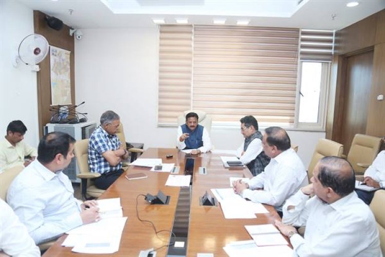 उप मुख्यमंत्री श्री शुक्ल ने रीवा में एमपीआरडीसी के सड़क निर्माण कार्यों की समीक्षा की