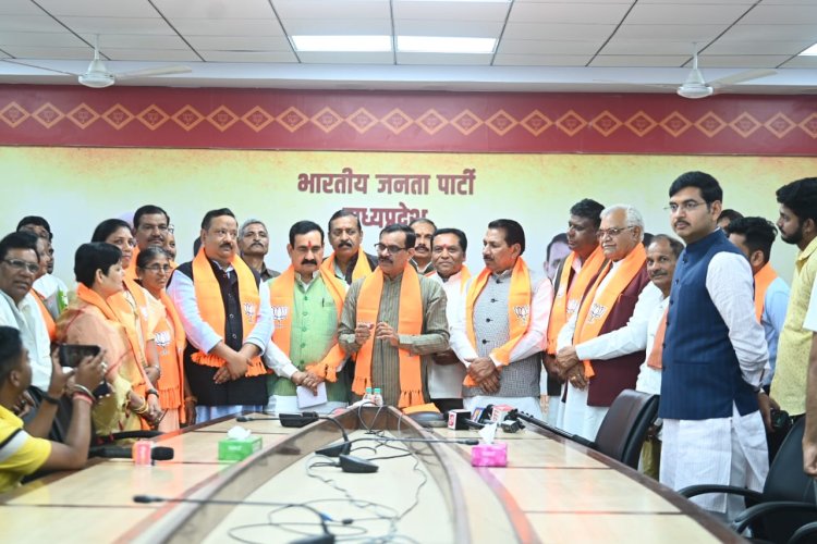 भाजपा में शामिल हुए कांग्रेस चिकित्सा प्रकोष्ठ के 80 से अधिक पदाधिकारी व मुरैना के कांग्रेस नेता
