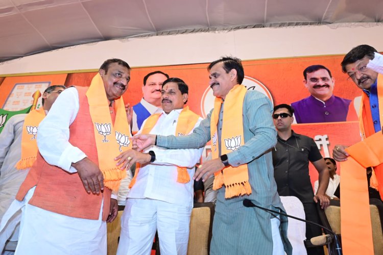 इंदौर के महू से कांग्रेस के पूर्व विधायक एवं वरिष्ठ नेताओ समते काई कांग्रेसियो ने बीजेपी की सदस्यता ली