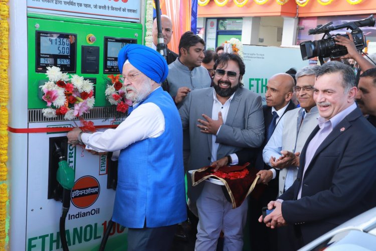 केंद्रीय पेट्रोलियम और प्राकृतिक गैस मंत्री ने इंडियनऑयल के इथेनॉल 100, एक क्रांतिकारी ऑटोमोटिव ईंधन को लॉन्च किया
