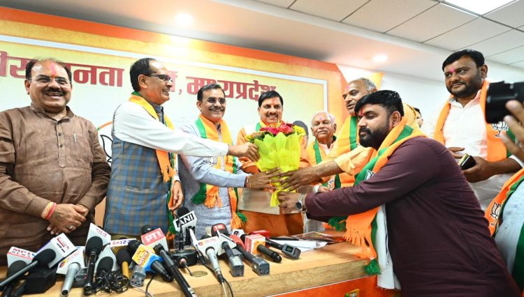 विदिशा के कांग्रेस के पूर्व विधायक श्री शंशाक भार्गव के साथ कई वरिष्ठ नेता सहित नर्मदापुरम, नरसिंहपुर एवं रायसेन के  कांग्रेस पदाधिकारियों  भाजपा सदस्यता ग्रहण की
