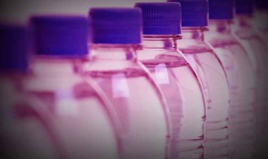 Plastic Bottle: उठते-बैठते पी रहे प्लास्टिक की बोतल में पानी? जान लें कितनी खतरनाक हो सकती है आपकी ये आदत