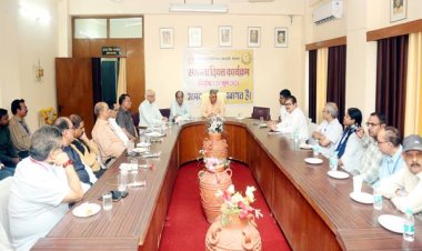 पीएम कॉलेज ऑफ एक्सीलेंस में खुलेंगे हिंदी ग्रंथ अकादमी की पुस्तकों के बिक्री केंद्र : उच्च शिक्षा मंत्री श्री परमार