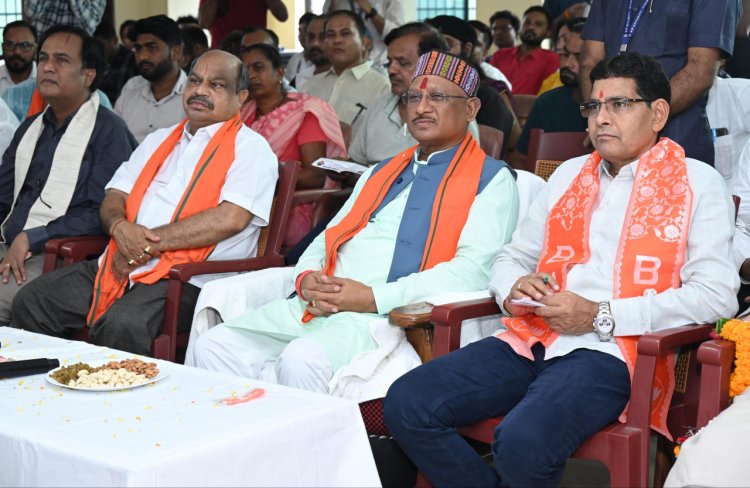 रायपुर : प्रधानमंत्री श्री नरेन्द्र मोदी के मन की बात कार्यक्रम में शामिल हुए मुख्यमंत्री