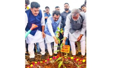 जैसे माँ बिना स्वार्थ के हमारी सेवा करती है, वैसे ही पेड़ भी हमें प्राणवायु प्रदान करते हैं- मंत्री श्री सिंह