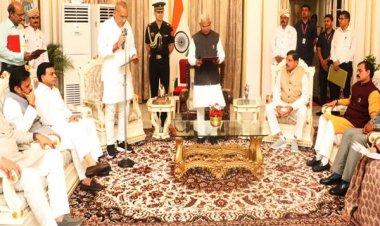 राज्यपाल श्री पटेल ने नव नियुक्त मंत्री श्री रामनिवास रावत को शपथ दिलाई