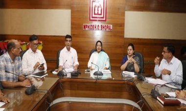 राज्यमंत्री श्रीमती बागरी ने एमपी हाउसिंग बोर्ड की समीक्षा बैठक ली, कमिश्नर ने दी सभी योजनाओं की जानकारी