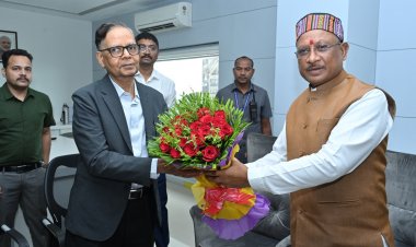 रायपुर : मुख्यमंत्री श्री विष्णु देव साय से 16वें वित्त आयोग के अध्यक्ष श्री अरविंद पनगढ़िया ने सौजन्य मुलाकात की