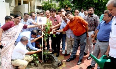 “एक पेड़ माँ के नाम”