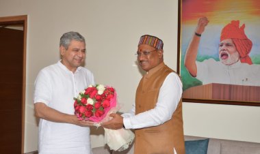 रायपुर : छत्तीसगढ़ के मुख्यमंत्री श्री विष्णु देव साय की केंद्रीय रेल मंत्री श्री अश्विनी वैष्णव के साथ महत्वपूर्ण बैठक: राज्य में रेल परियोजनाओं को मिलेगी नई गति