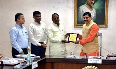 मुख्यमंत्री डॉ. यादव को भेंट किया हॉर्टिकल्चर और फूड प्रोसेसिंग का पुरस्कार