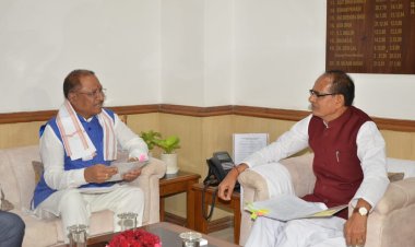 रायपुर : छत्तीसगढ़ के मुख्यमंत्री श्री विष्णुदेव साय ने आज नई दिल्ली स्थित कृषि भवन में केंद्रीय कृषि एवं ग्रामीण विकास मंत्री श्री शिवराज सिंह चौहान से सौजन्य मुलाकात की