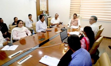 मेडिकल छात्रों के लिए हिन्दी में पाठ्य सामग्री उपलब्ध करायें - श्री शुक्ल