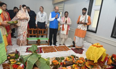 रायपुर : राज्यपाल श्री डेका कृषि मंत्री श्री नेताम के गृह प्रवेश कार्यक्रम में शामिल हुए