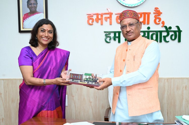 रायपुर : मुख्यमंत्री से दक्षिण पूर्व मध्य रेलवे की महाप्रबंधक सुश्री नीनू इटियेरा ने की सौजन्य मुलाकात