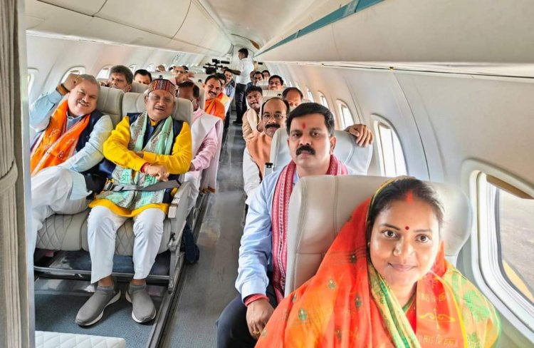 रायपुर : मुख्यमंत्री श्री विष्णु देव साय और पूरा मंत्रिमण्डल राम काज और राम भक्ति की गहरी भावना जय श्री राम के जयघोष के साथ भांचा राम के दर्शन के लिए अयोध्या धाम रवाना