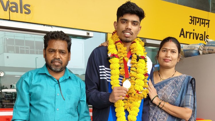 मंत्री श्री सारंग ने दी बास्केटबॉल खिलाड़ी रोहन और कीर्ति को बधाई