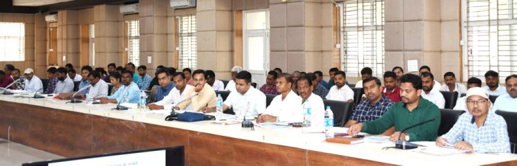 बलरामपुर : प्रधानमंत्री फसल बीमा योजना के संबंध में कलेक्टर ने ली बैठक