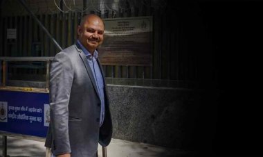 Swati Maliwal Assault Case: 'क्या महिला पर हाथ उठाते हुए नहीं लगा बुरा', जमानत पर सुनवाई के दौरान SC ने पूछा विभव कुमार से सवाल