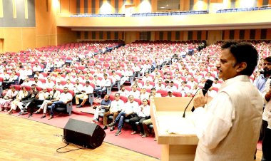 प्रदेश के विकास में पटवारियों की भूमिका महत्वपूर्ण: उप-मुख्यमंत्री श्री शुक्ल