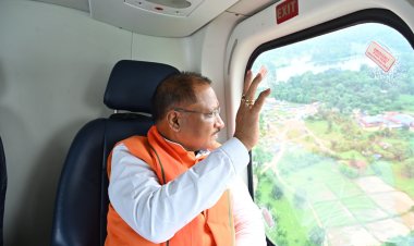 रायपुर : मुख्यमंत्री श्री विष्णु देव साय ने भोरमदेव में कावड़ियों पर की पुष्प वर्षा