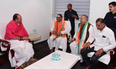 रायपुर : मुख्यमंत्री श्री विष्णु देव साय ने सुप्रसिद्ध कथावाचक पंडित श्री प्रदीप मिश्रा से की सौजन्य मुलाकात