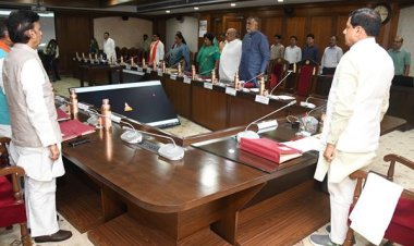 मुख्यमंत्री डॉ. यादव ने तिरंगे को समर्पित की मंत्रि-परिषद की बैठक